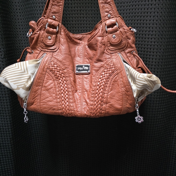 Angel Kiss Brown Handbag - Picture 3 of 12